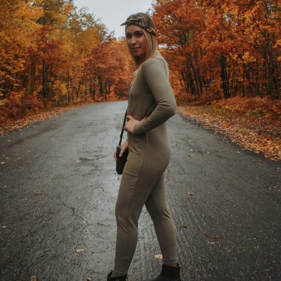 SMASH & TESS - Wednesday Romper in Olive. Henley with front patch pockets. - Picture 2 of 6